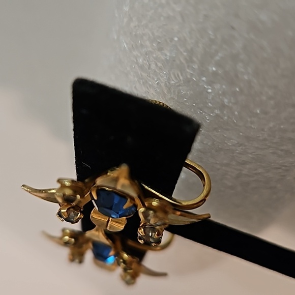 B.N. BUGBEE NILES Vintage Blue &Clear Rhinestones on Goldtone  Screw On Earrings - Picture 3 of 5